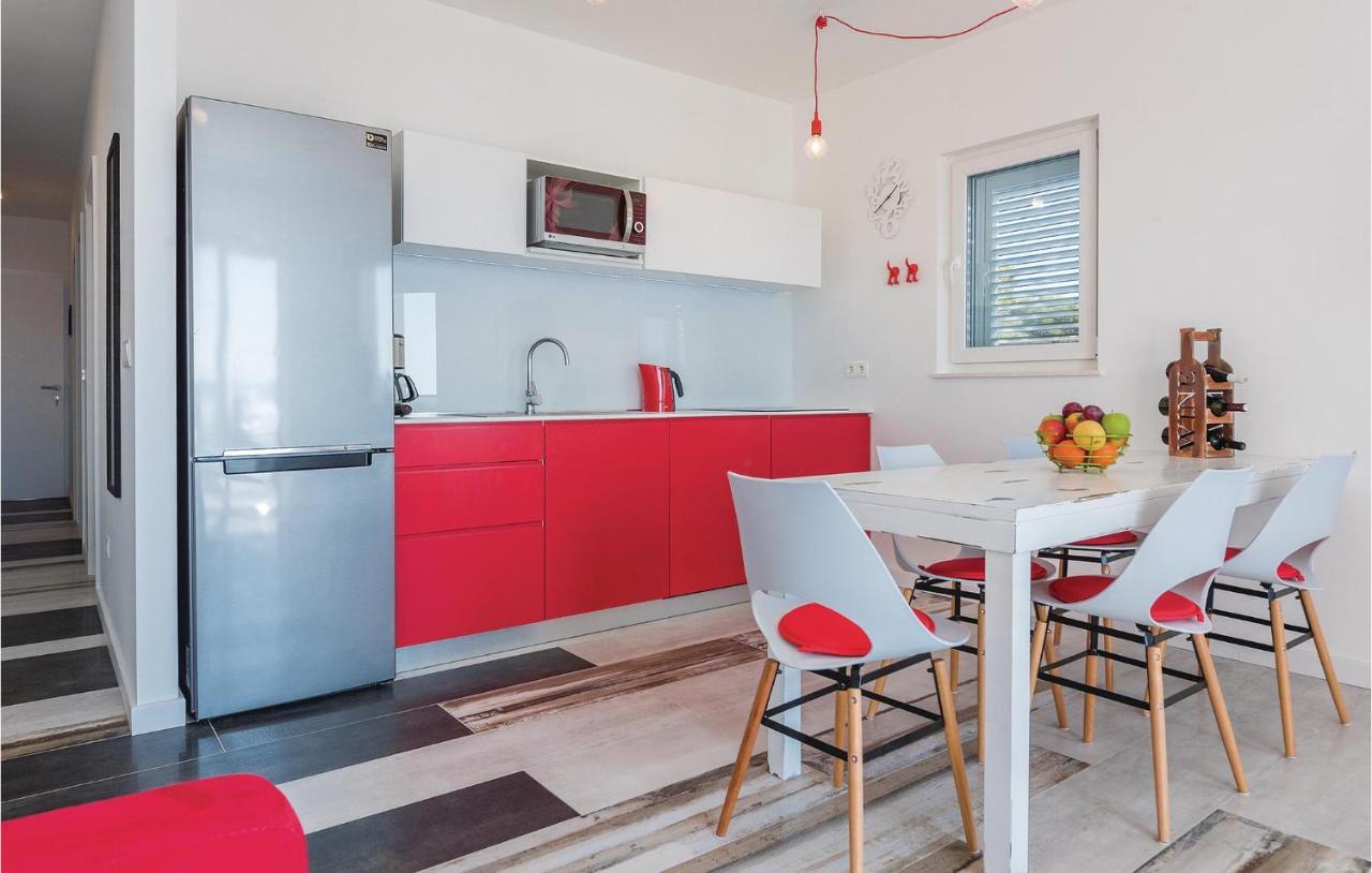 Cozy Apartment In Brodarica With Wifi Luaran gambar