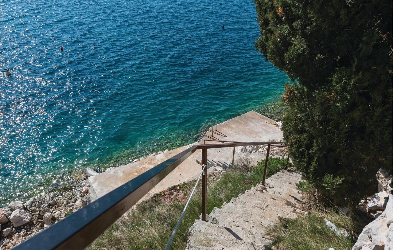 Cozy Apartment In Brodarica With Wifi Luaran gambar