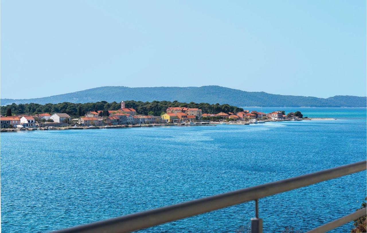 Cozy Apartment In Brodarica With Wifi Luaran gambar