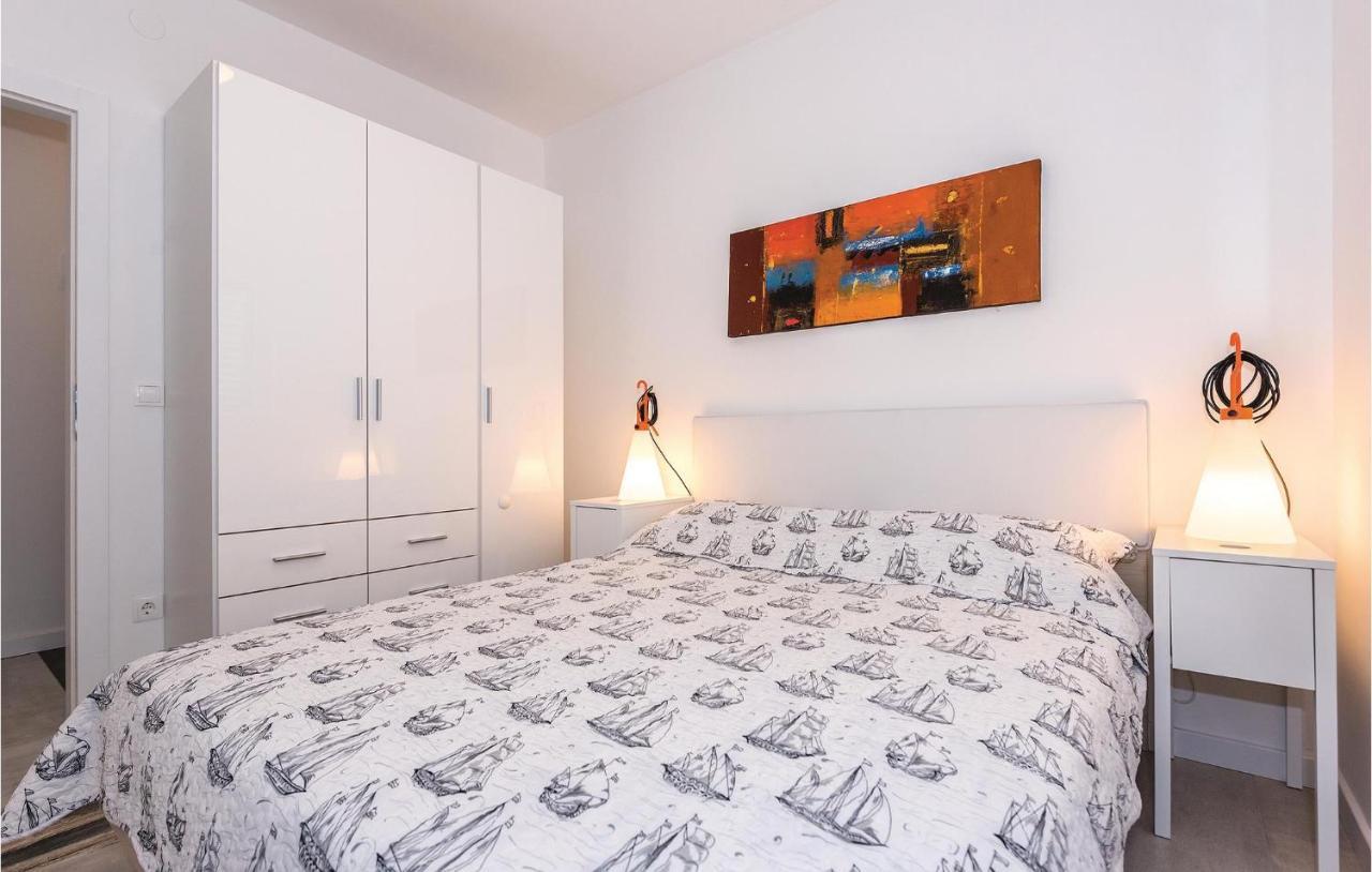 Cozy Apartment In Brodarica With Wifi Luaran gambar