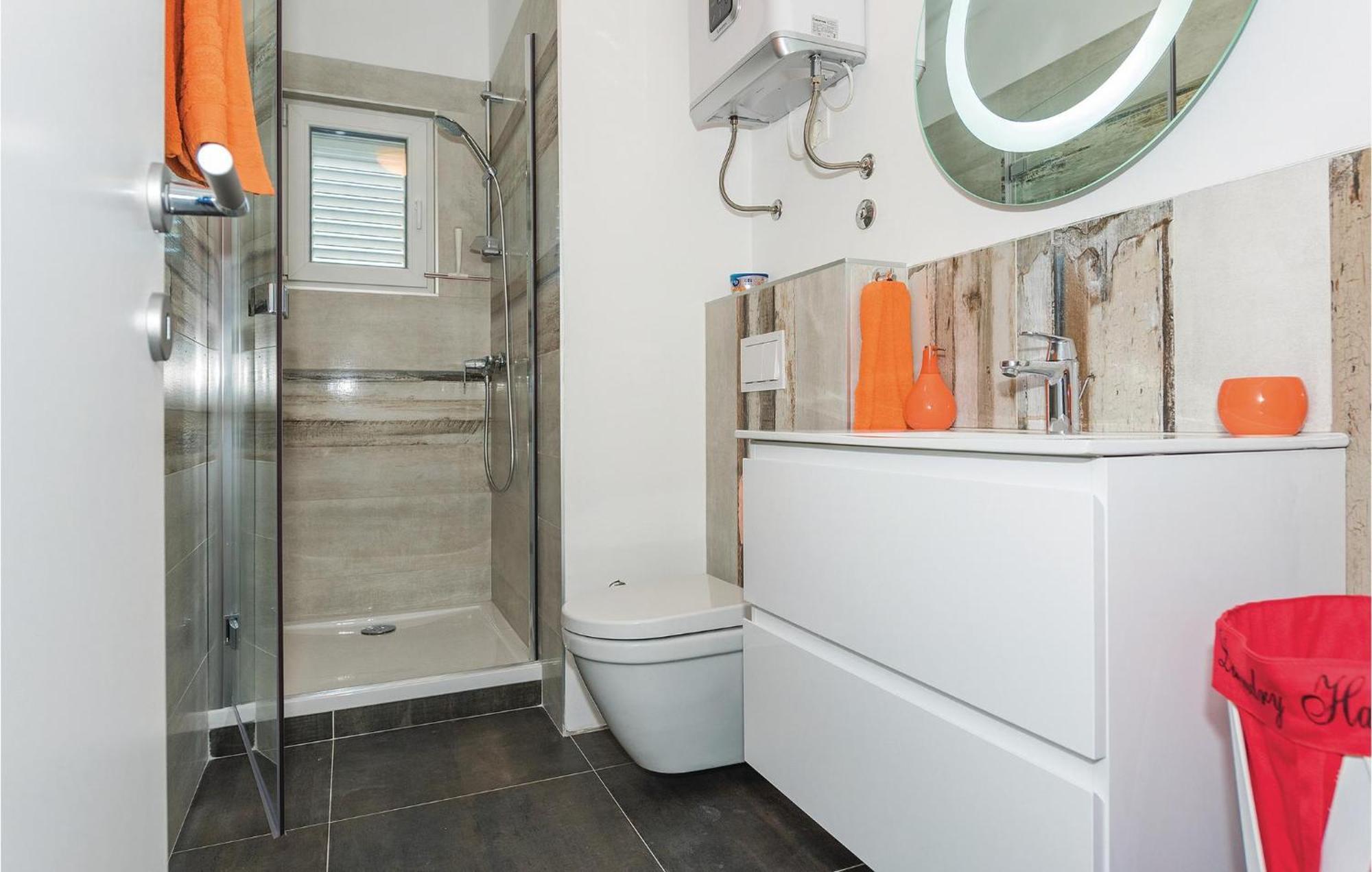 Cozy Apartment In Brodarica With Wifi Luaran gambar